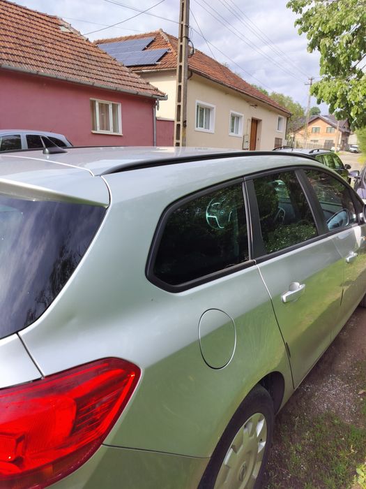 Vând Opel Astra J