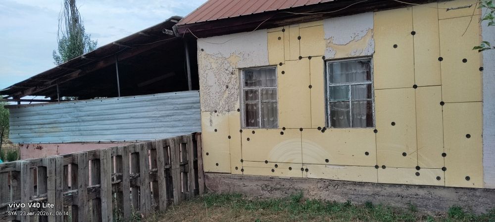 На продаже дом  плюс два участка