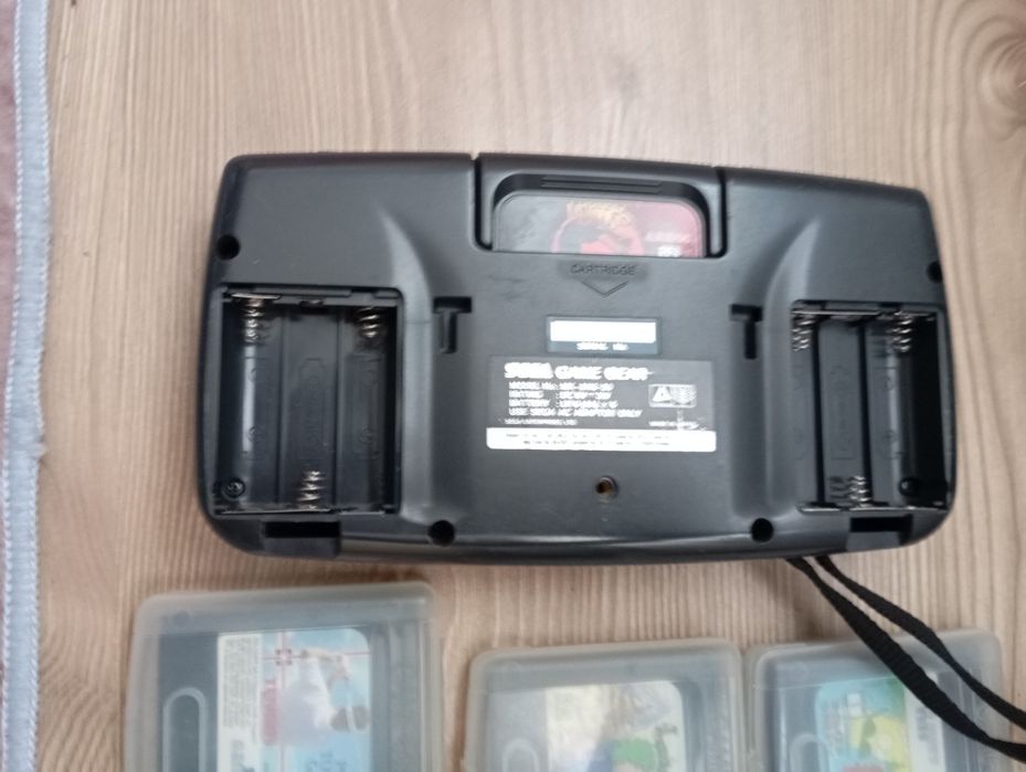 Vând console SEGA+26 jocuri toate originale Made in Japan.Stare bună.