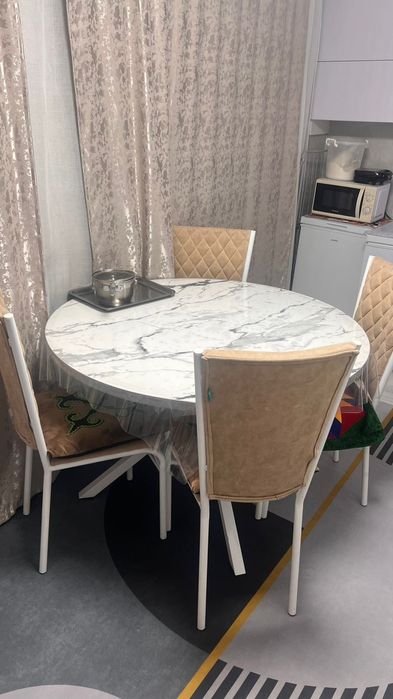 Кухонный стол, со стулями