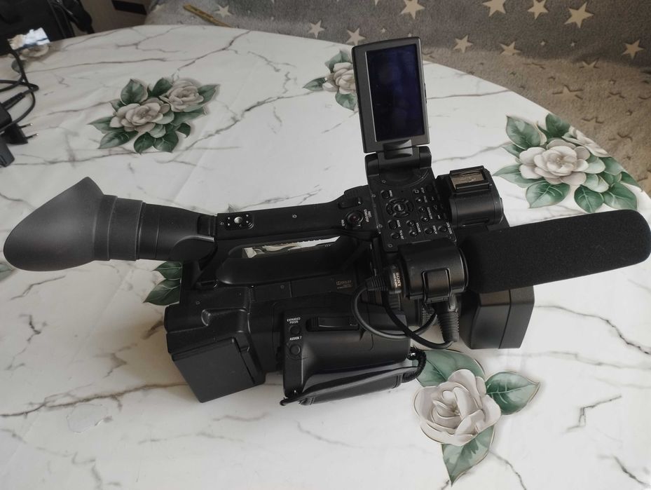 Продаю видео камеру Sony HXR-NX5E