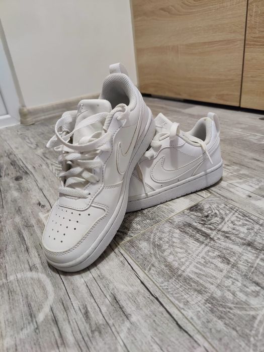 Adidasi Nike, marimea 35.5