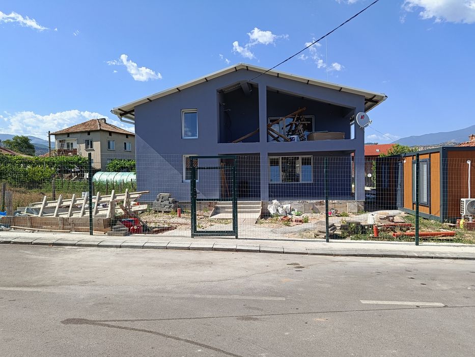 Продава къща с. Сливница до гр. Кресна