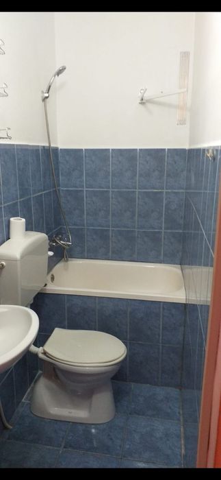 Închiriez garsoniera