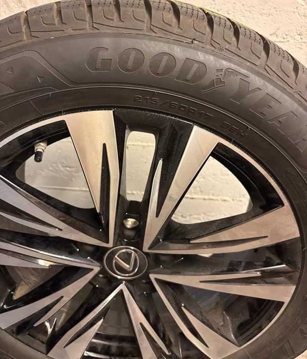Jante Lexus LBX 17" Anvelope iarna GoodYear  215 60 R17