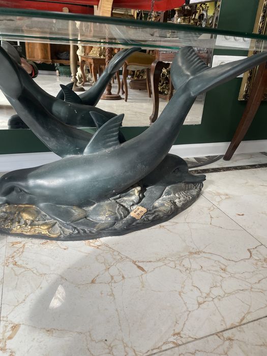 Masa sculptata delfini