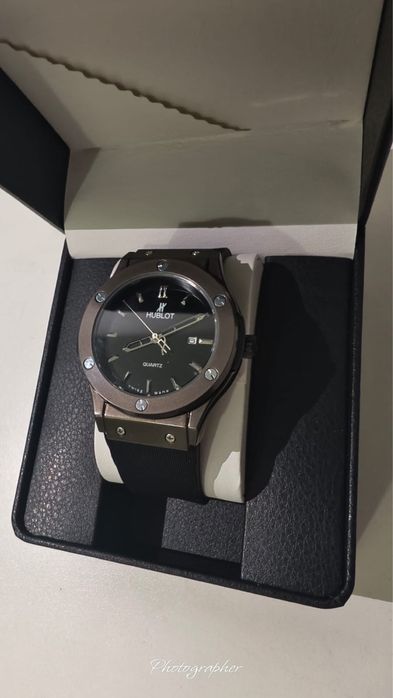HUBLOT часы.