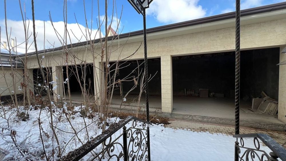 Нотурар бино 1000квм. Нежилое здания ор.Паркентская рынок