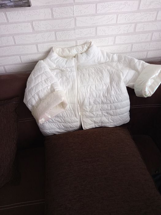 Дамско бяло късо яке  с две лица.