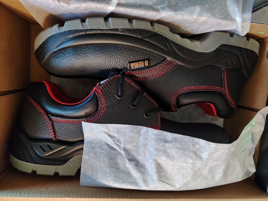 Работни обувки с бомбе