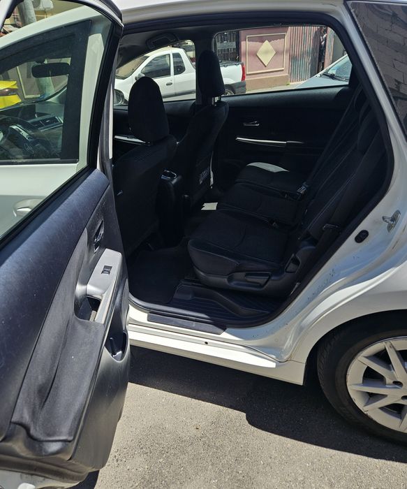 URGENT Toyota prius +  cu GPL 3 Bucati Impecabile