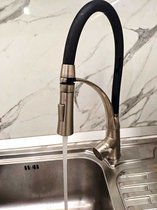 Смесител за кухня с чучур и 2 вида пръскане