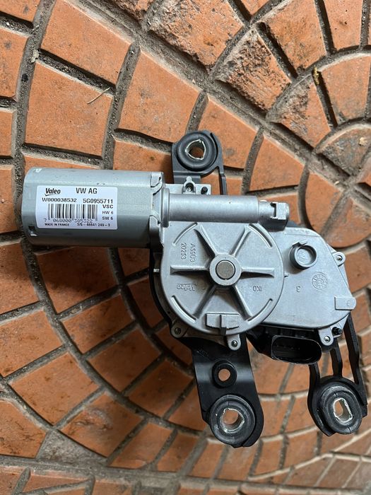 Машинка чистачка за задно стъкло VW Golf 7 комби