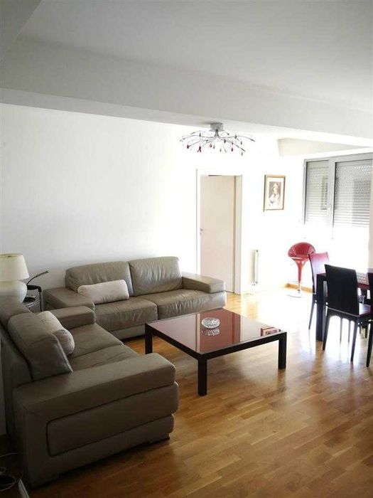 Дава се под наем Тристаен апартамент в Бургас, Възраждане - 80 кв.м за 306 € - Снимка #2