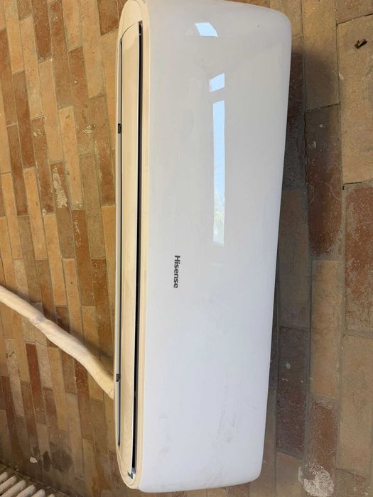 Aer condiționat Hisense 24000 BTU Inverter Wi-Fi – complet, stare foarte bună