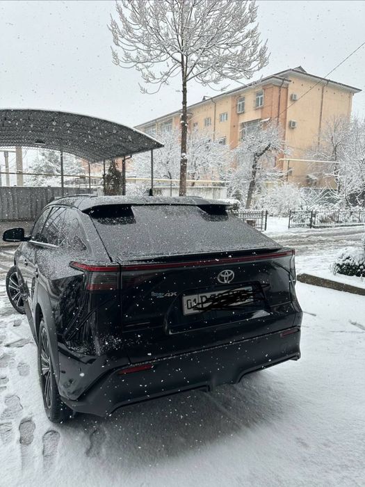 Tayota bz 4 x sotiladi
