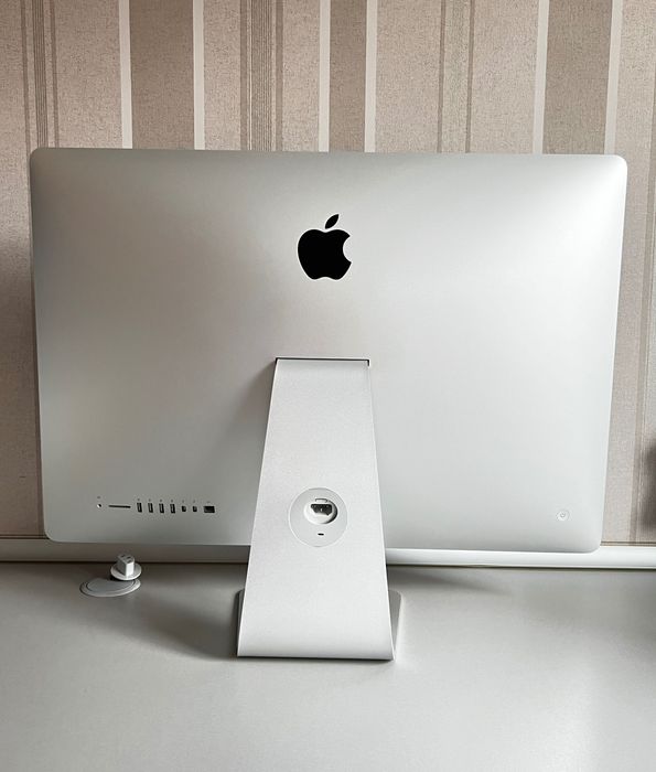 Apple iMac Retina 5K, 27-inch, Late 2014 в идеальном состоянии.