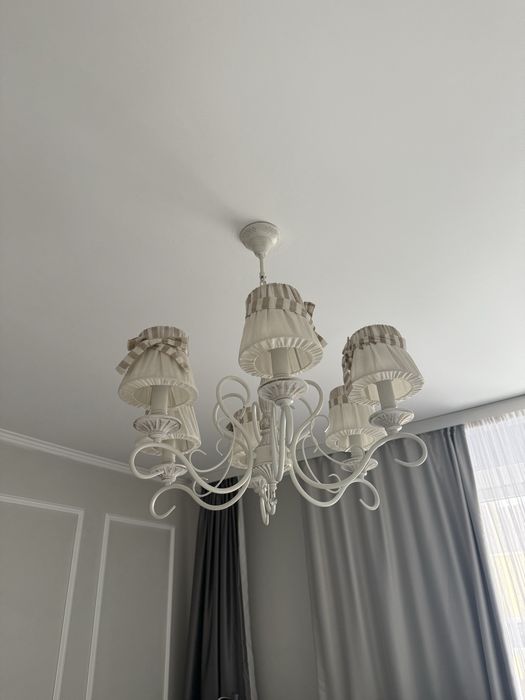 Срочно продам люстру