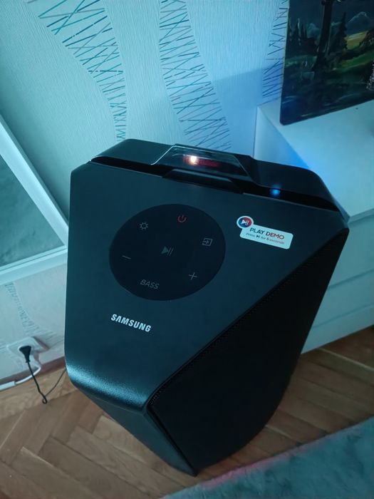 Inchiriez Boxa activa Samsung 1500W MX-T70 pt petreceri