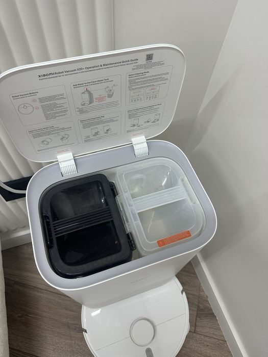 Продам робот - пылесос со своей станцией !