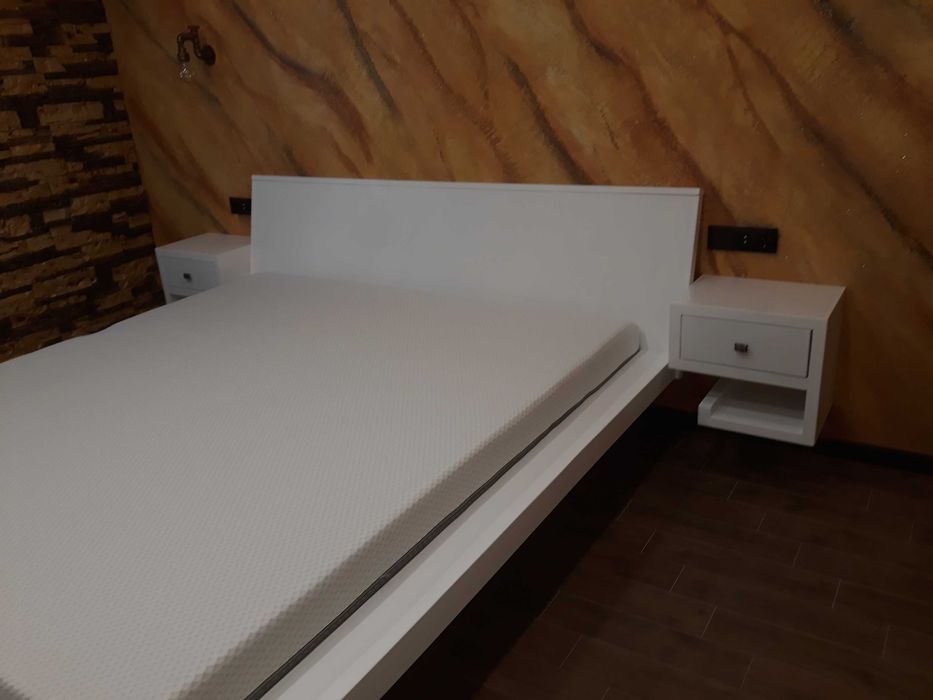 TRANSPORT GRATUIT.Pat matrimonial din lemn masiv cod 213