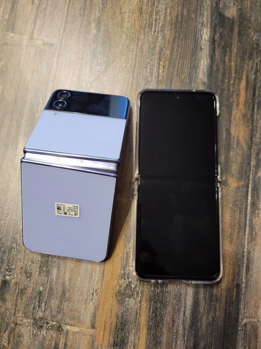 Samsung Z flip 4 ,2 buc