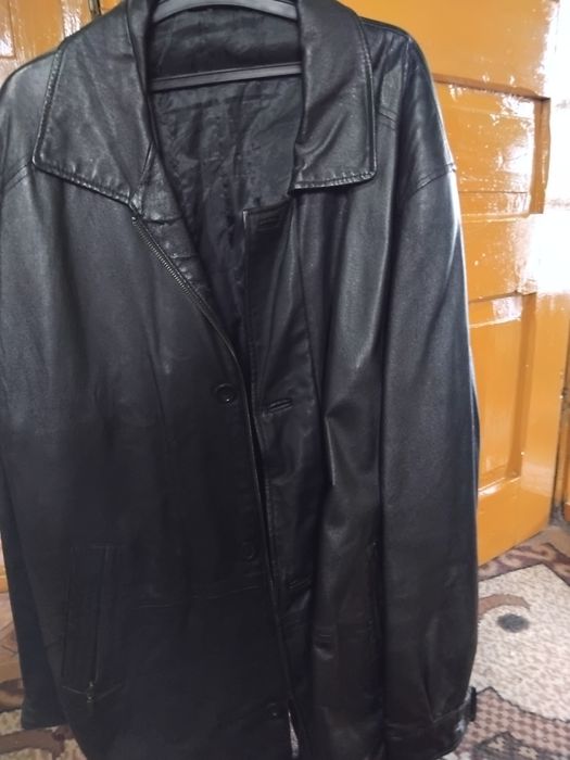Haină piele 3/4 fără rupturi sau pete.