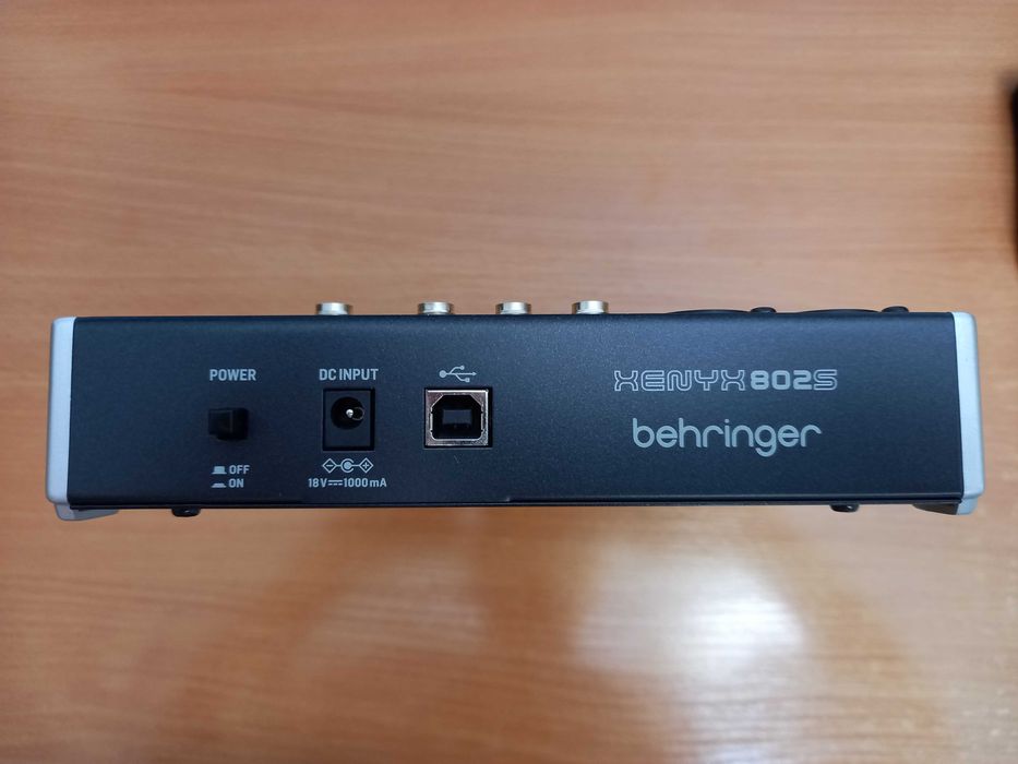 Микшер Behringer xenyx 802s