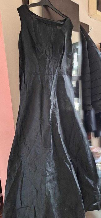 rochie de seara matase neagra 48-50 esarfa  sandale negre pret 120 lei