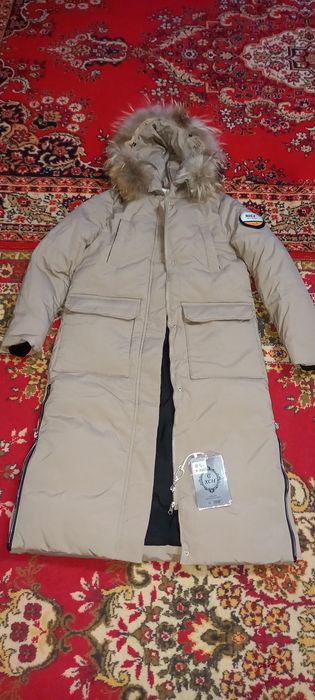 Новый  классный Пуховик