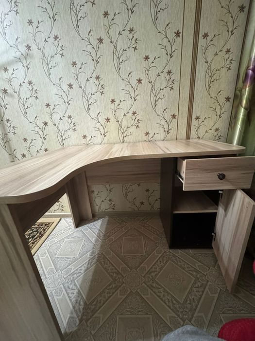 Продам стол письменный / компьютерный