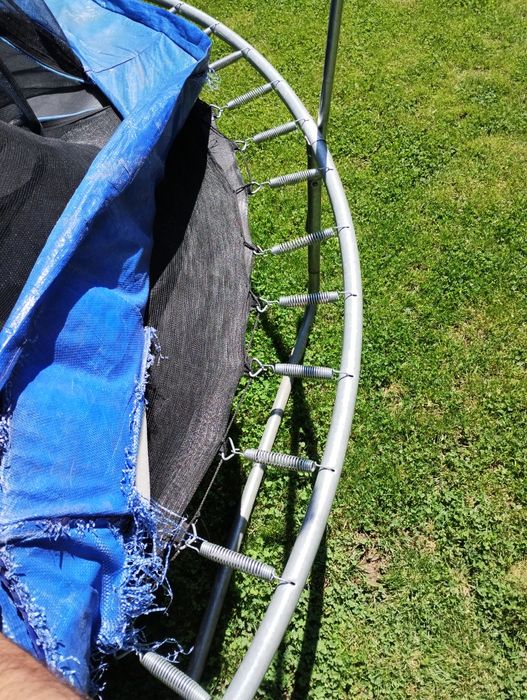 Продавам Батут 305см.