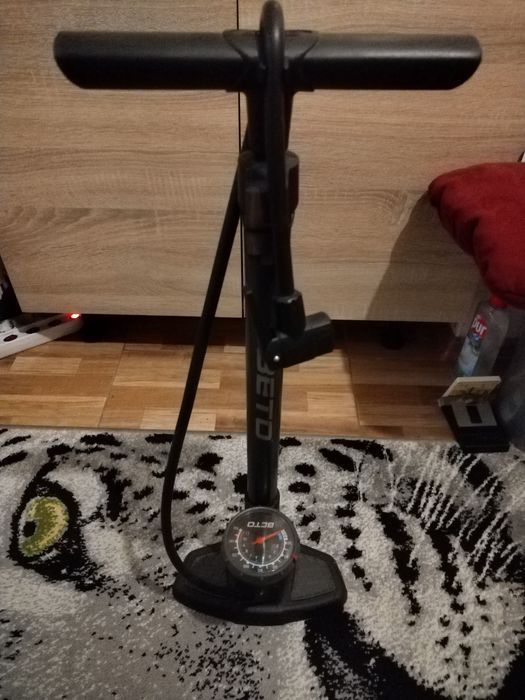 Pompă de podea cu manometru