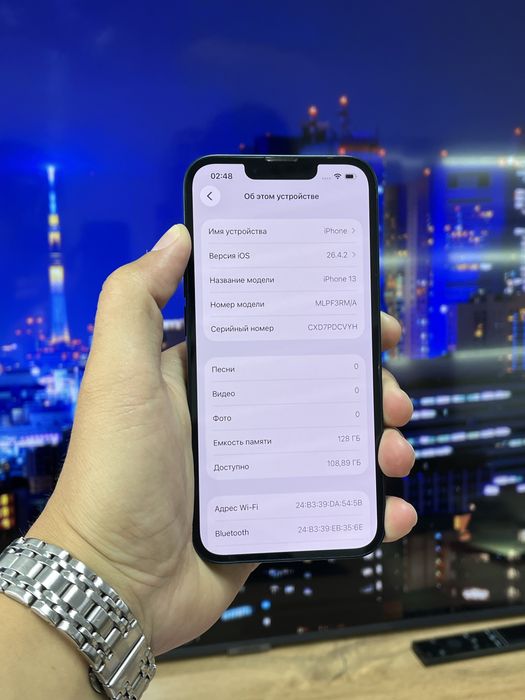 Телефон iPhone 13