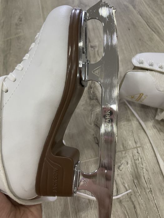 Продам Коньки JACKSON ARTISTE профессиональные,