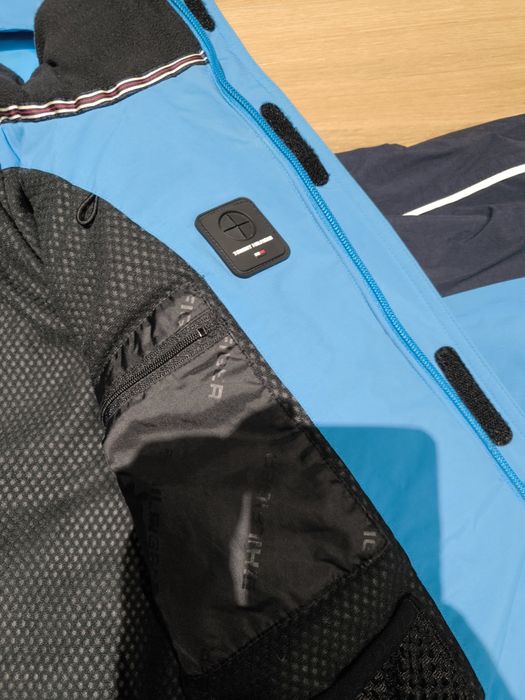 Оригинално зимно яко Tommy Hilfiger - Размер М