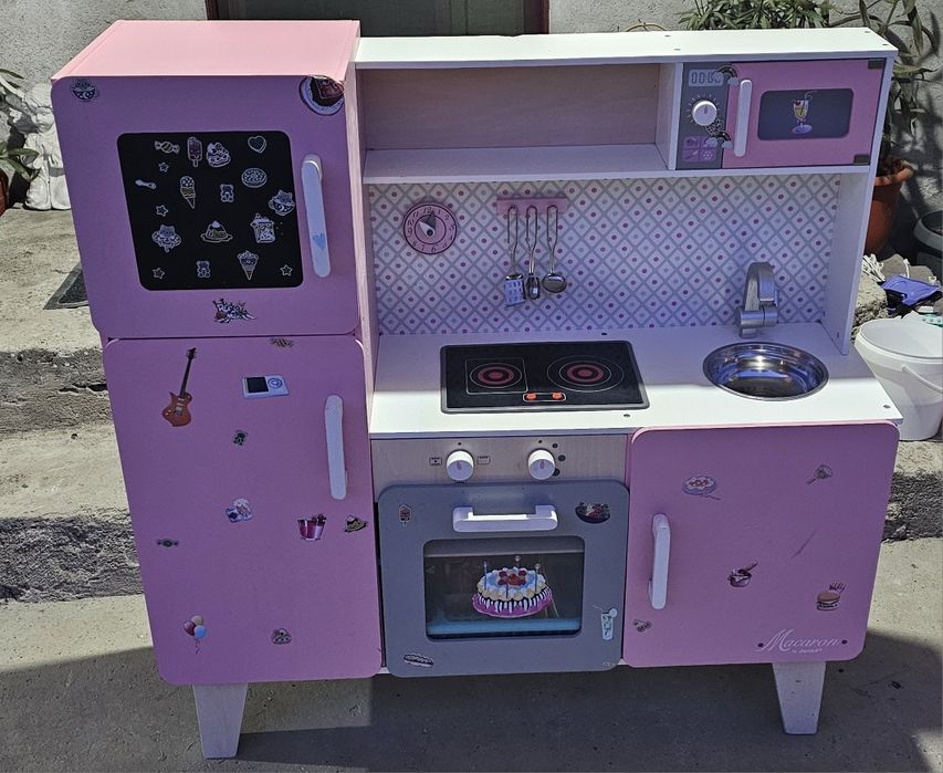 Bucătărie Copii cu unele ustensile.