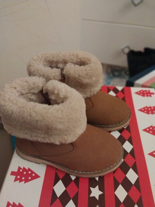 Продаю детские угги.