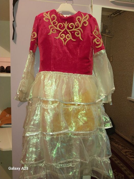 Продам платье на 5-8 лет