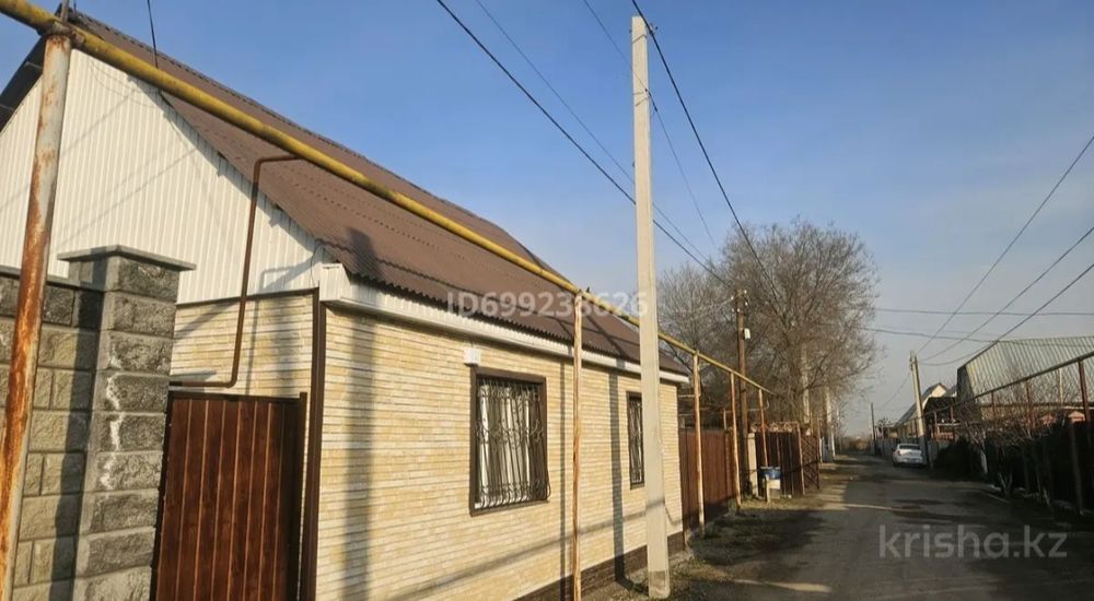 Продается дом с большим участком земли