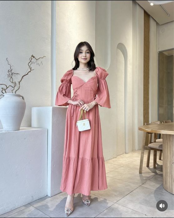 Платье в нежно персиковом цвете