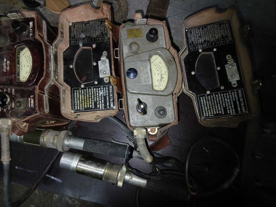2 detectoare radioactivitate, Geiger Muller