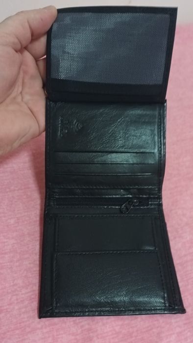 Portofele noi din piele naturala