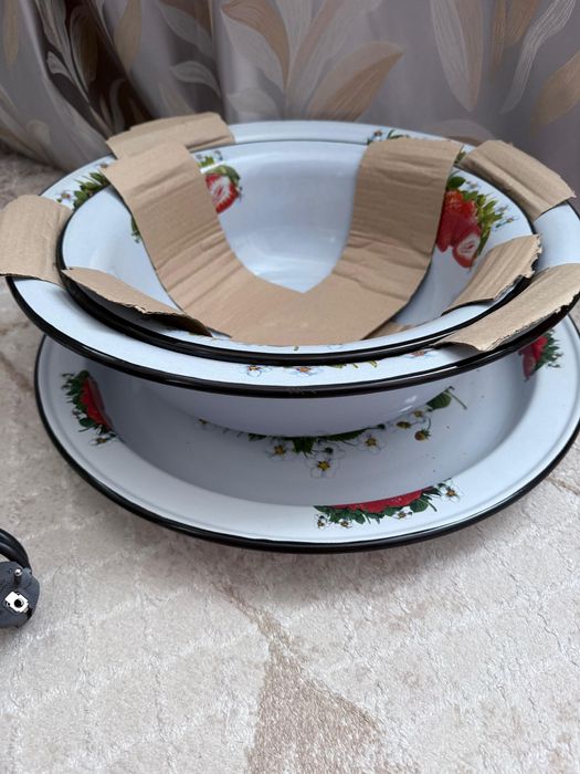 Эмалированный блюдо