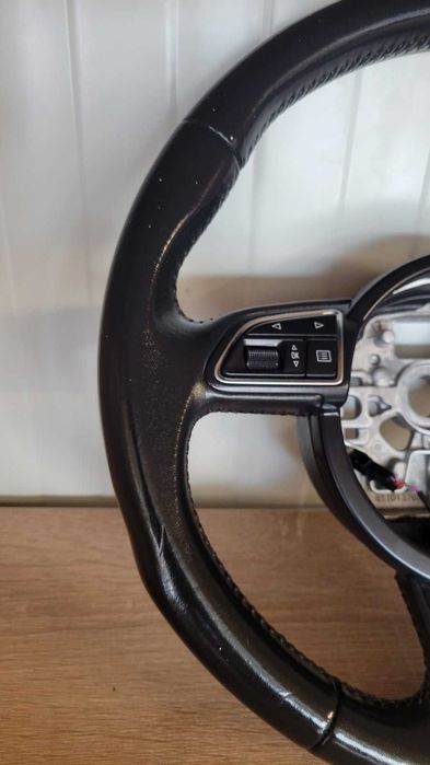 Продавам отличен кожен мулти волан за Audi А1 A6 A7 2011 до 2018