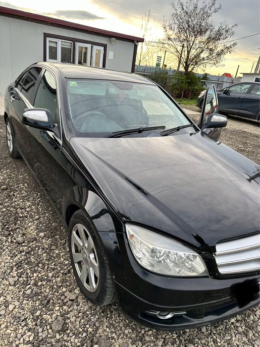 Dezmembrez mercedes c 220 din 2009