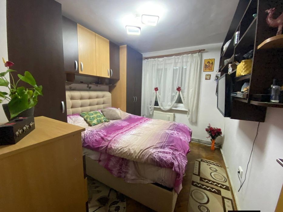 Apartament 3 camere de închiriat