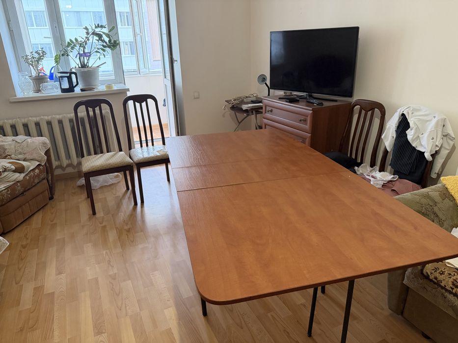 Продам стол и 6 стульев