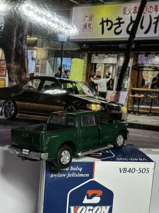 Продам две машинки комплектом вместе мастаб 1:32