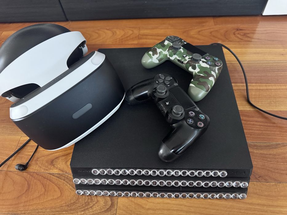 PS4 Pro 1TB + PlayStation VR + 2 Controllere + Move + 2 jocuri PS